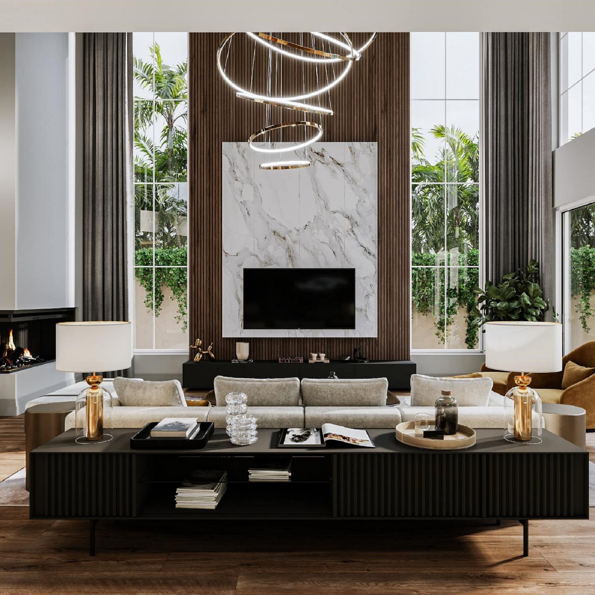 סלון מודרני עם ספה אפורה, שולחן קפה שחור, טלוויזיה על קיר עץ וחלונות גדולים עם צמחייה בחוץ.